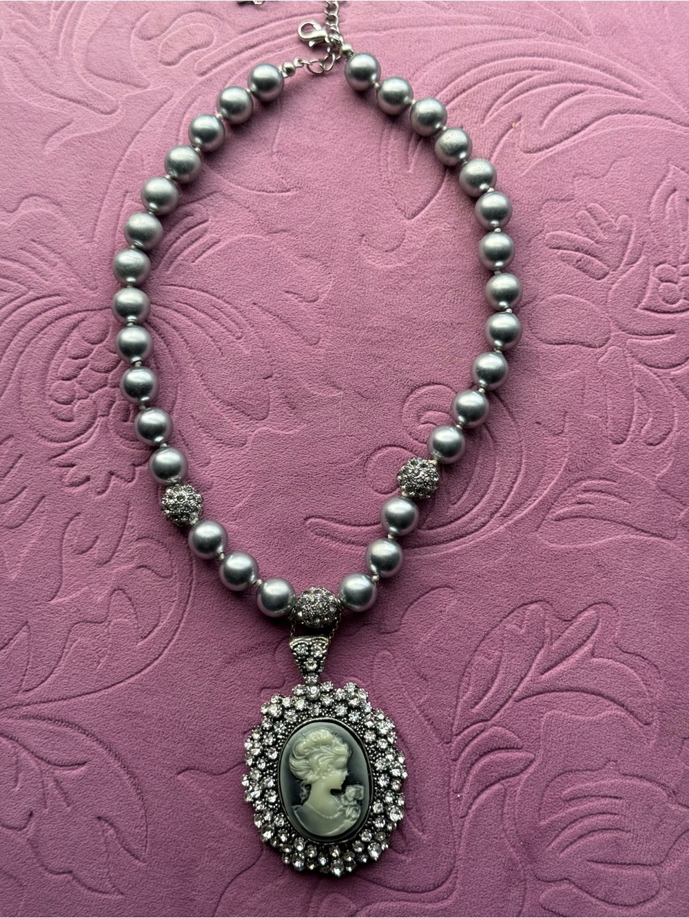 Silver Pearl Cameo Pendant Necklace - Gray